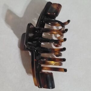 NWOT Made In France Tortoise Shell Hair Claw Clip
